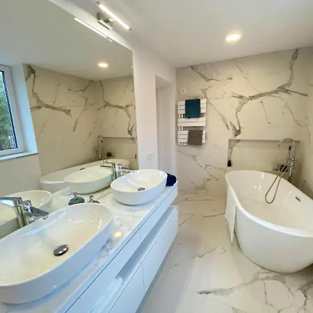 Appartement Luksusowa Pod Lasem, - Shared Garden, Sauna, Wood Hot Tub Between Two ! Hot Tub Seasonal To October Otwock