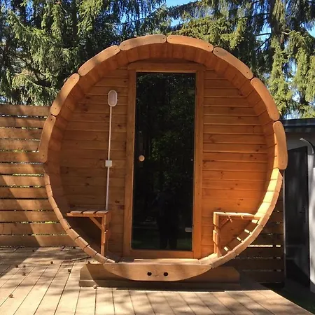 Luksusowa Pod Lasem, - Shared Garden, Sauna, Wood Hot Tub! Hot Tub Seasonal! *