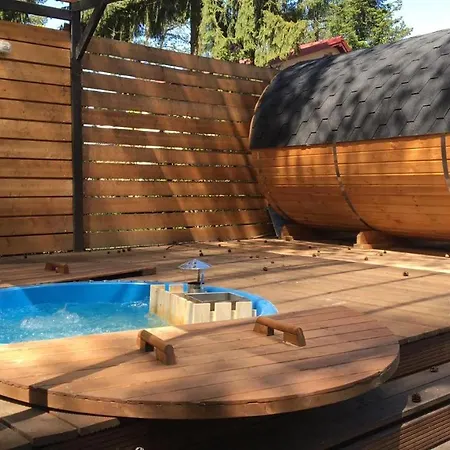 Appartement Luksusowa Pod Lasem, - Shared Garden, Sauna, Wood Hot Tub Between Two ! Hot Tub Seasonal To October *