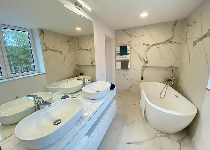 Appartamento Luksusowa Pod Lasem, - Shared Garden, Sauna, Wood Hot Tub! Hot Tub Seasonal! Otwock