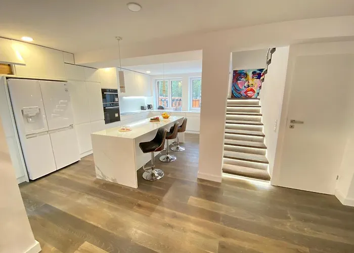 Luksusowa Pod Lasem, - Shared Garden, Sauna, Wood Hot Tub! Hot Tub Seasonal! Appartamento Otwock