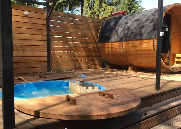 Appartamento Luksusowa Pod Lasem, - Shared Garden, Sauna, Wood Hot Tub! Hot Tub Seasonal! *