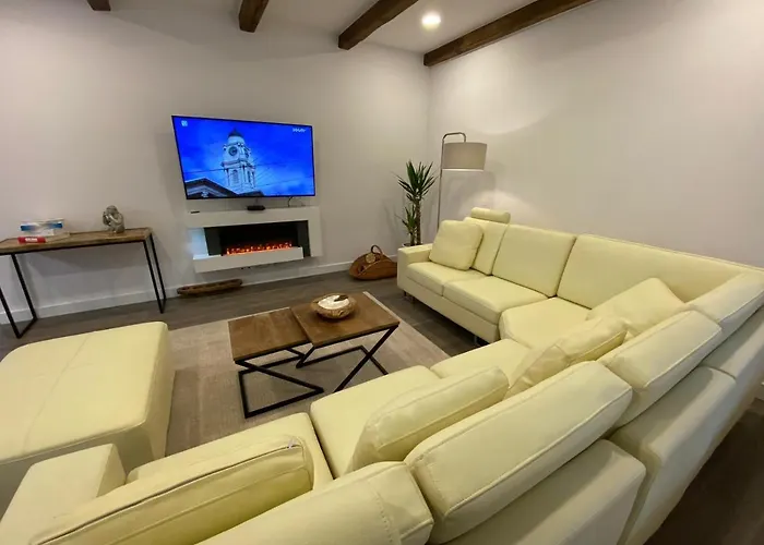 Luksusowa Pod Lasem, - Shared Garden, Sauna, Wood Hot Tub! Hot Tub Seasonal! Appartamento Otwock