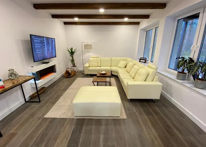 Appartamento Luksusowa Pod Lasem, - Shared Garden, Sauna, Wood Hot Tub! Hot Tub Seasonal!